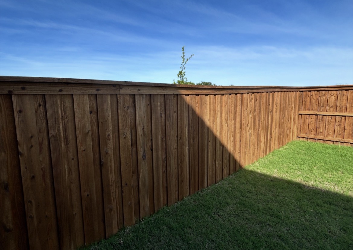 What Is the Best Fence Stain for Texas Weather?